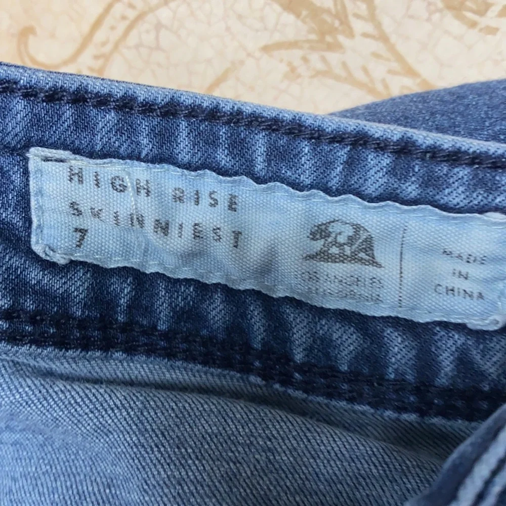 Size 7 Bullhead skinny high rise stretch jeans 28” inseam - Picture 3 of 7